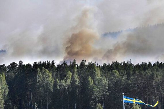 international-assistance-arrives-in-sweden-to-help-fight-a-70-forest-fires-large-and-smalla