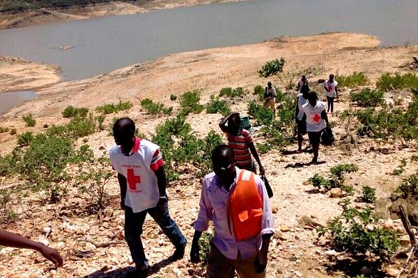 Kenya Red Cross volunteers overcome natural barriers to deliver humanitarian support