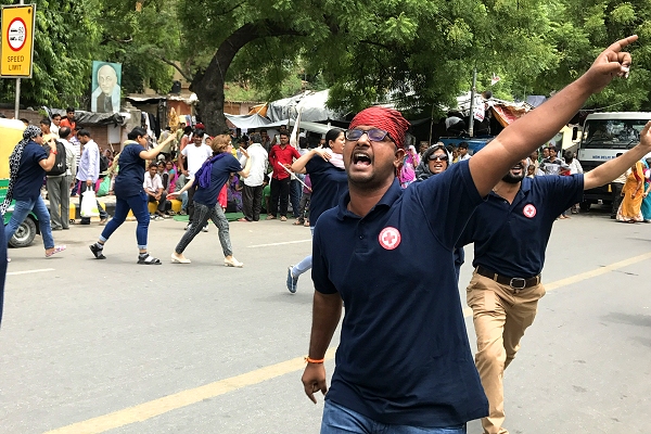 Turn down the heat(wave)! Red Cross flash mobs in India