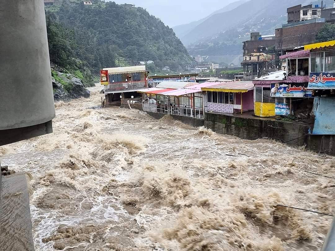 ‘Earthquake-like destruction’ in Pakistan floods